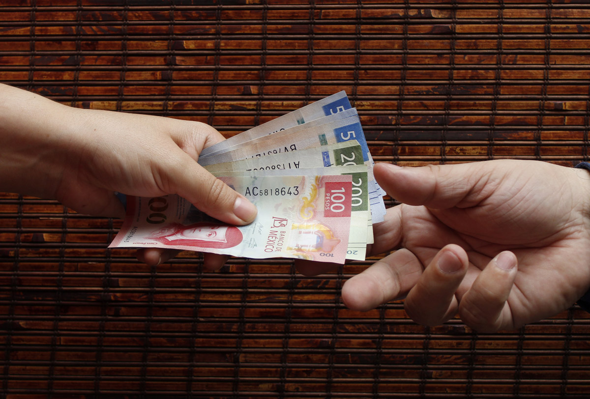 Salario mínimo en México podría aumentar 12% para 2025.