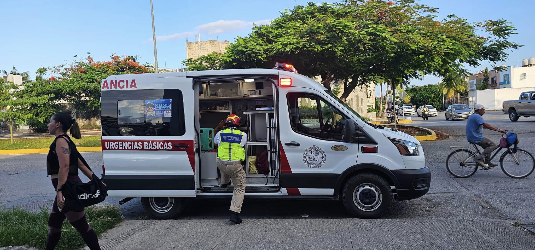 Cajas caen encima de cliente de Dunosusa en Playa del Carmen y termina lesionada.