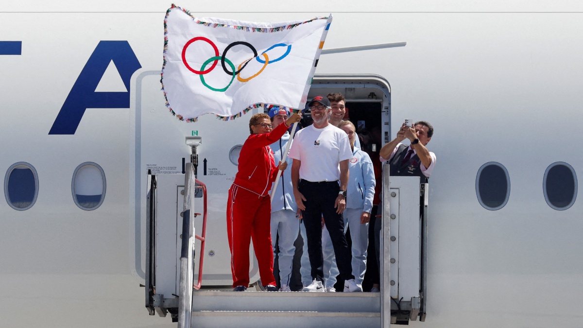 Llega la bandera de Juegos Olímpicos a Los Ángeles