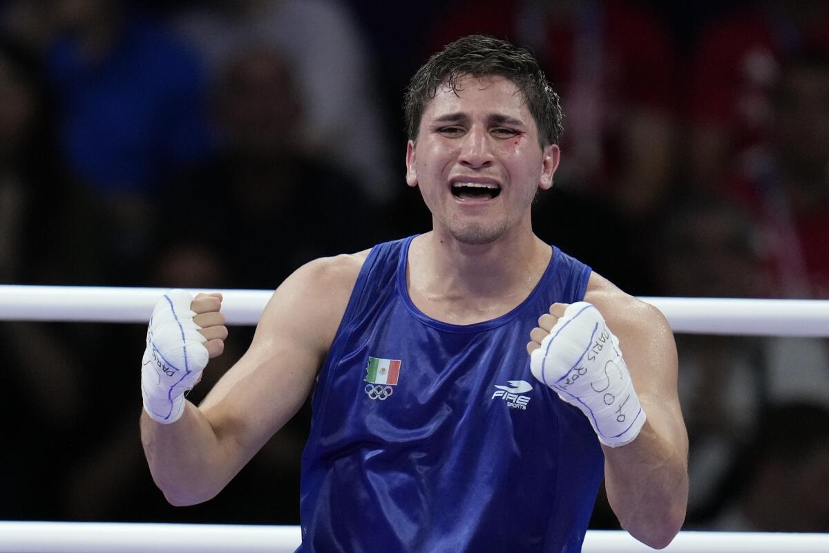 El boxeador mexicano lloró de la emoción al pasar a la semifinal