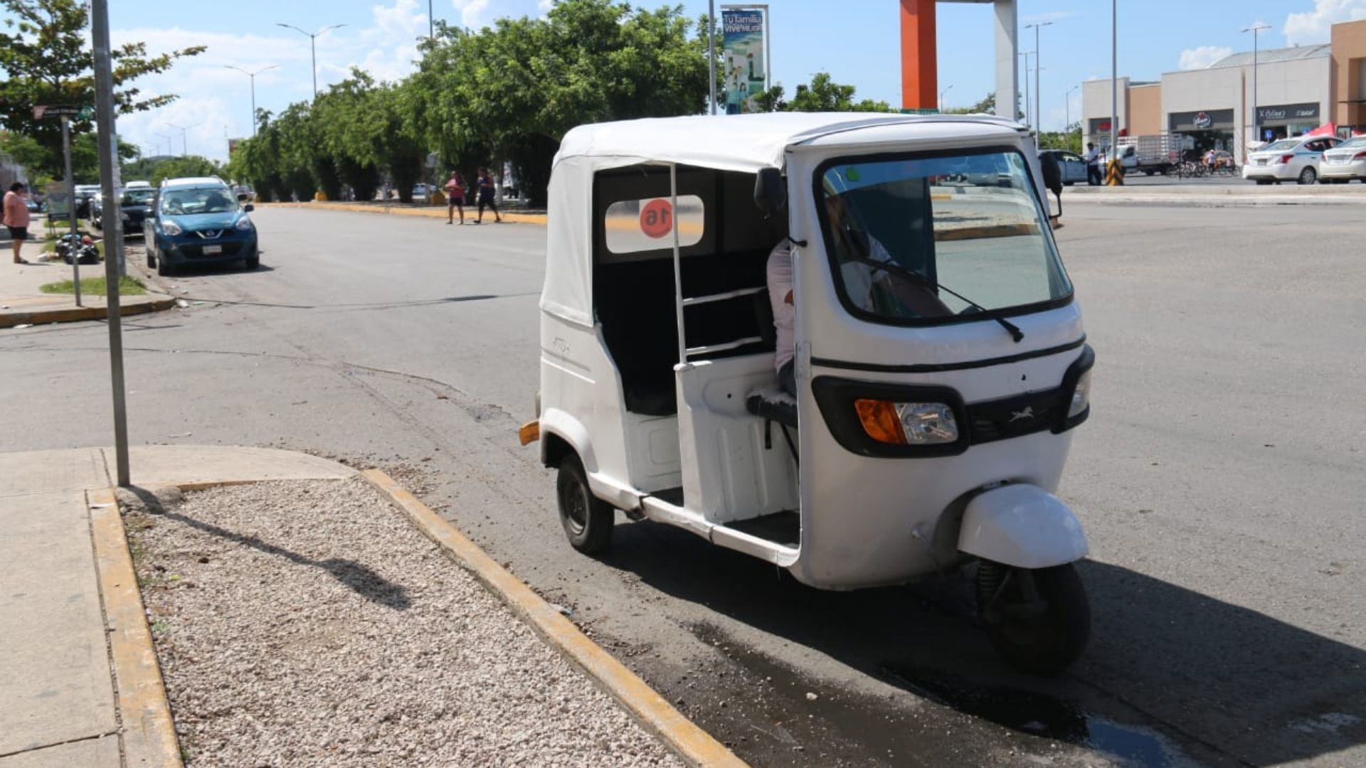 Aumentan mototaxis que dan servicio en Playa del Carmen fuera de su polígono.