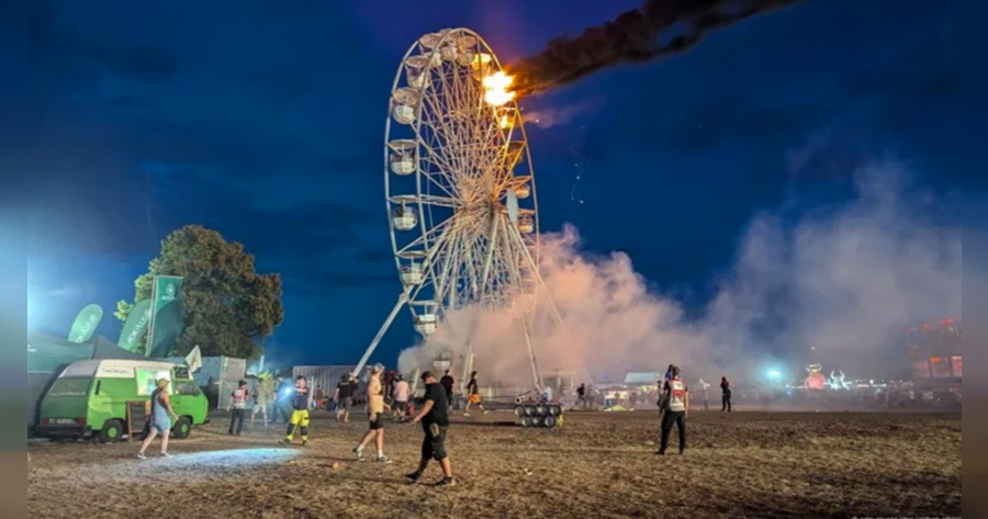 En Alemania, un incendio en la rueda de la fortuna deja 16 personas hospitalizadas.