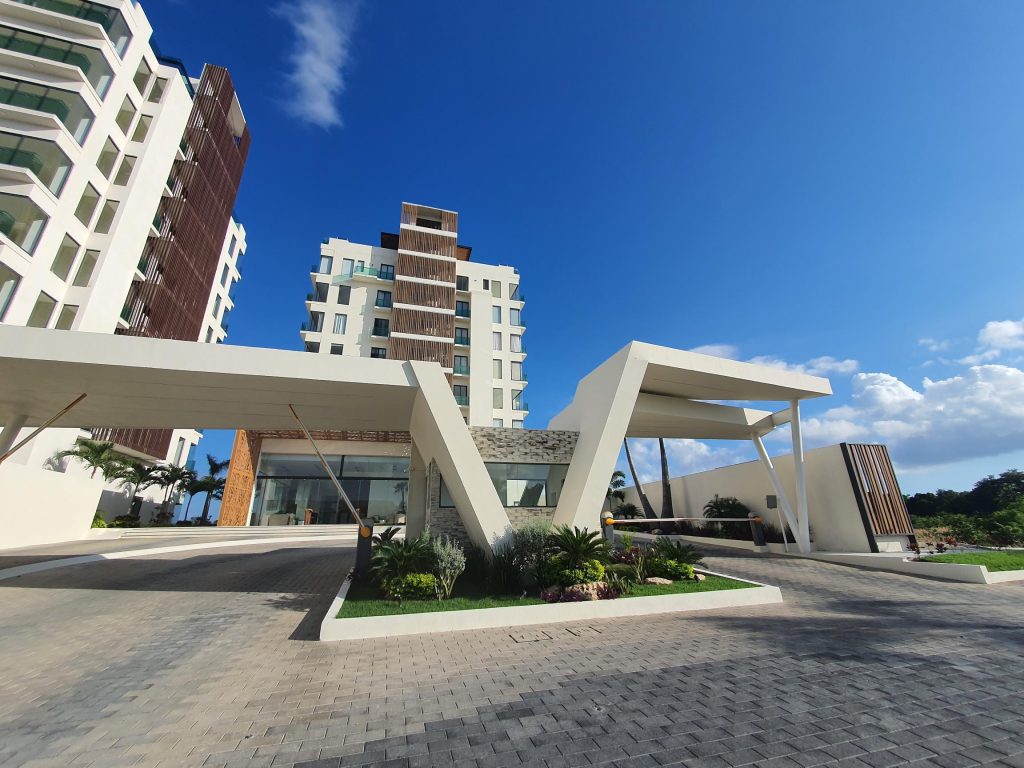 Extranjero se quita la vida en el edificio Valle Aurora, en Playa del Carmen.