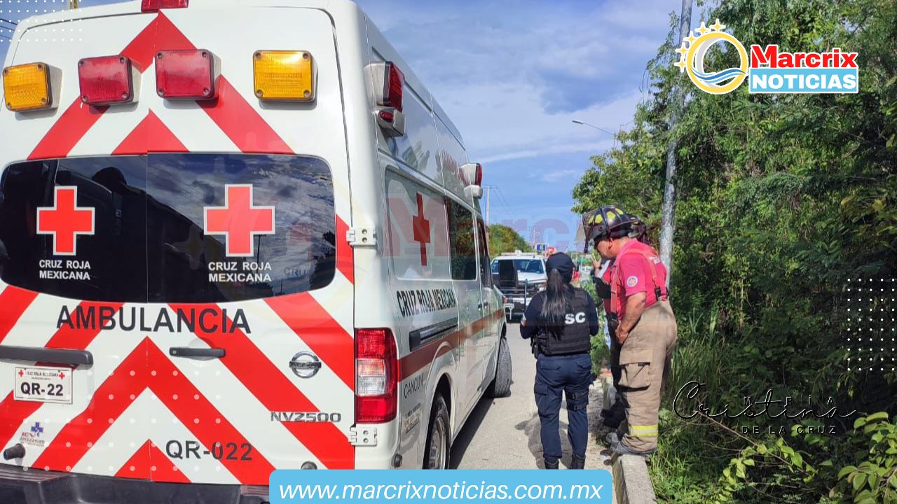 Rescatan a motociclista que cayó sobre la maleza en el Arco Norte de Cancún