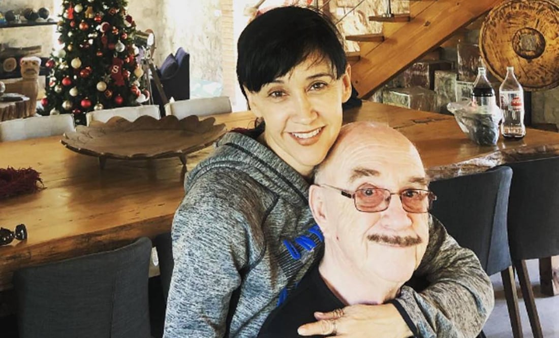 Fallece papá de Susana Zabaleta; la cantante cancela su presentación en Mérida.