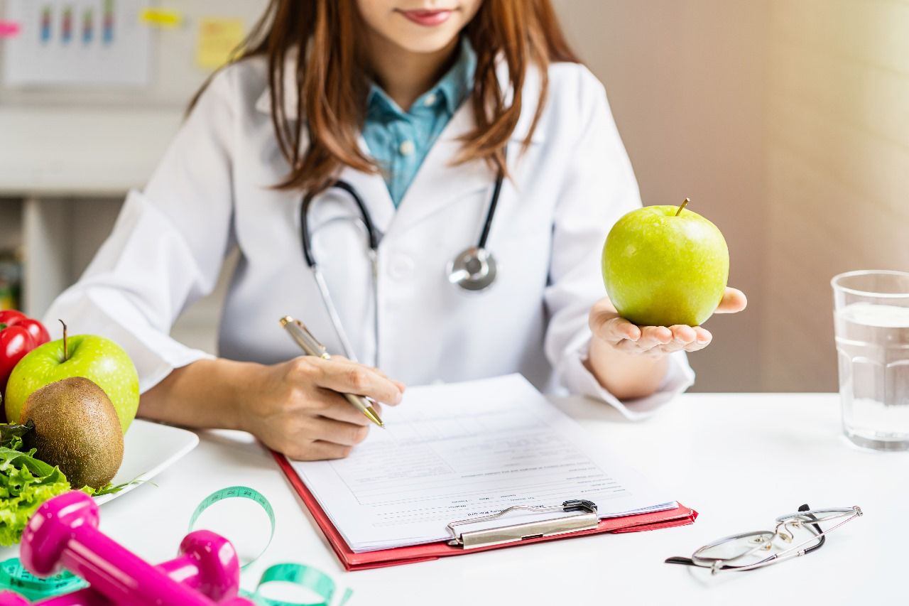 Alertan riesgos renales por consumo de grasas y azúcares.