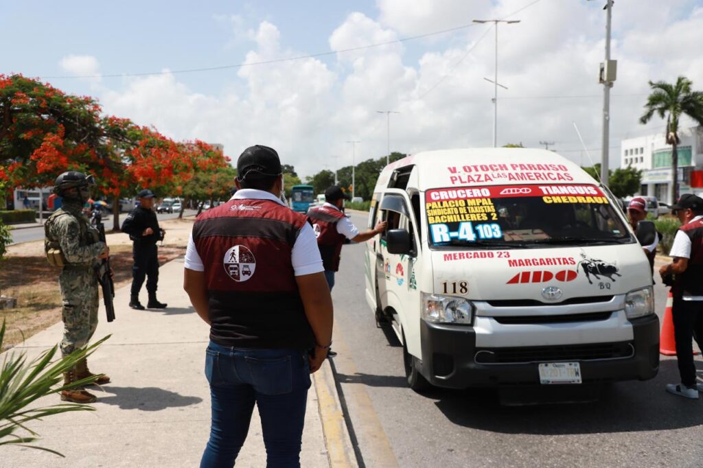 Chofer de van que arrolló a motociclista en Cancún se queda sin licencia