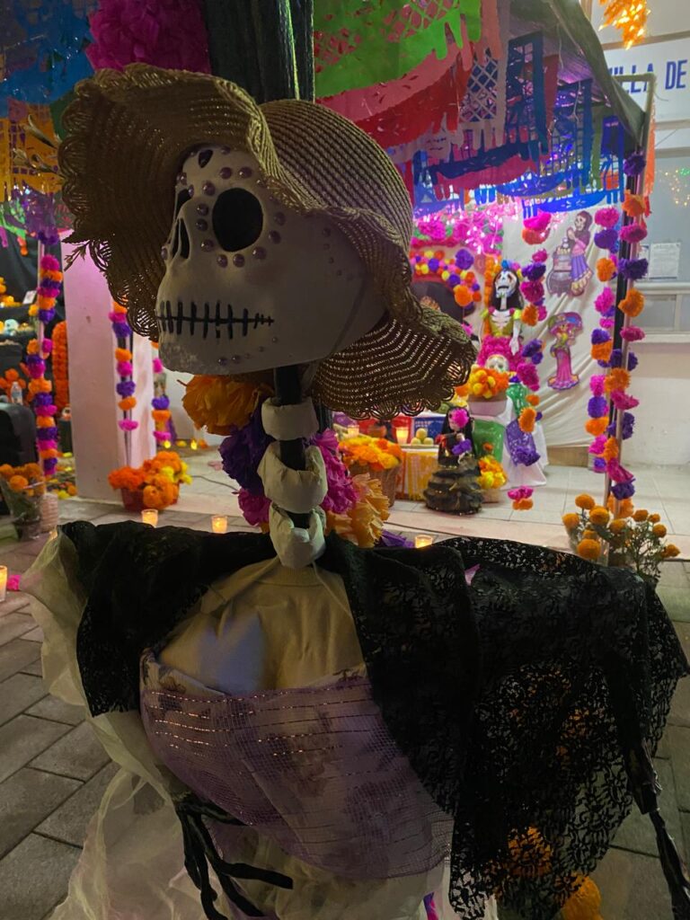 Invita planetario de Playa del Carmen a concursar con altar de muertos