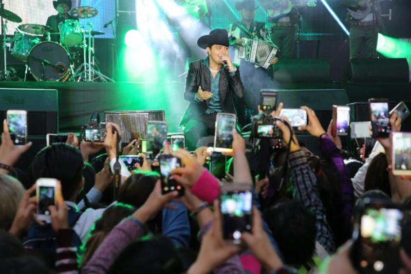 Rematan boletos de Christian Nodal por ventas bajas en Estados Unidos