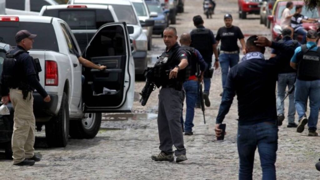 Encuentran cinco cuerpos embolsados en carretera de Jalisco