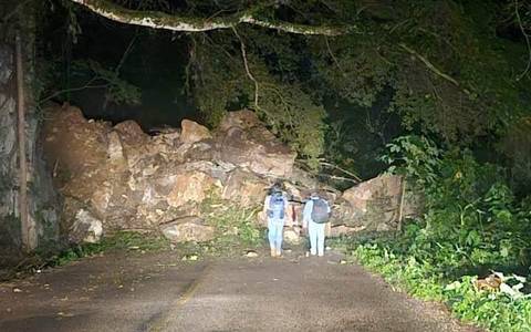 Poblados de Chiapas quedan incomunicados por deslave en carretera