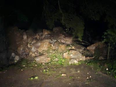 Poblados de Chiapas quedan incomunicados por deslave en carretera