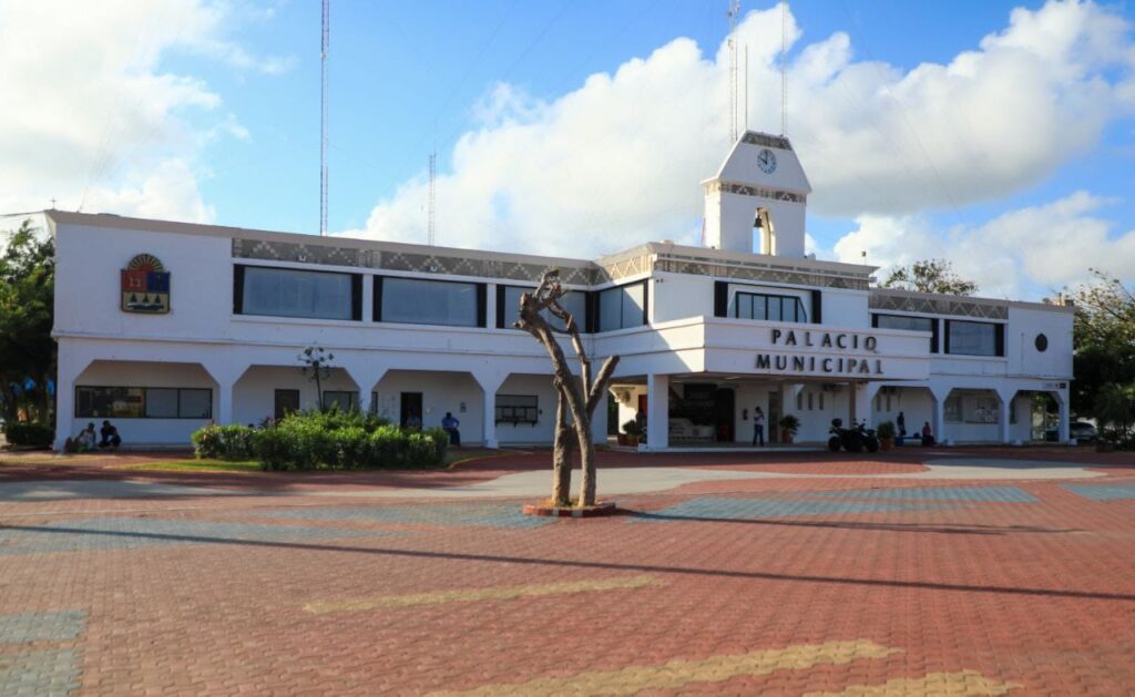 Familias desalojadas en Playa del Carmen deciden quitar su campamento
