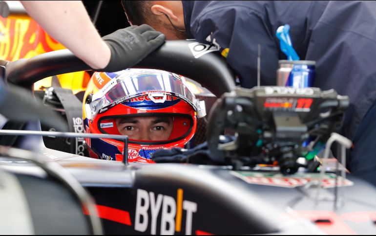 ‘Checo’ Pérez no lo logra; sale en las últimas posiciones