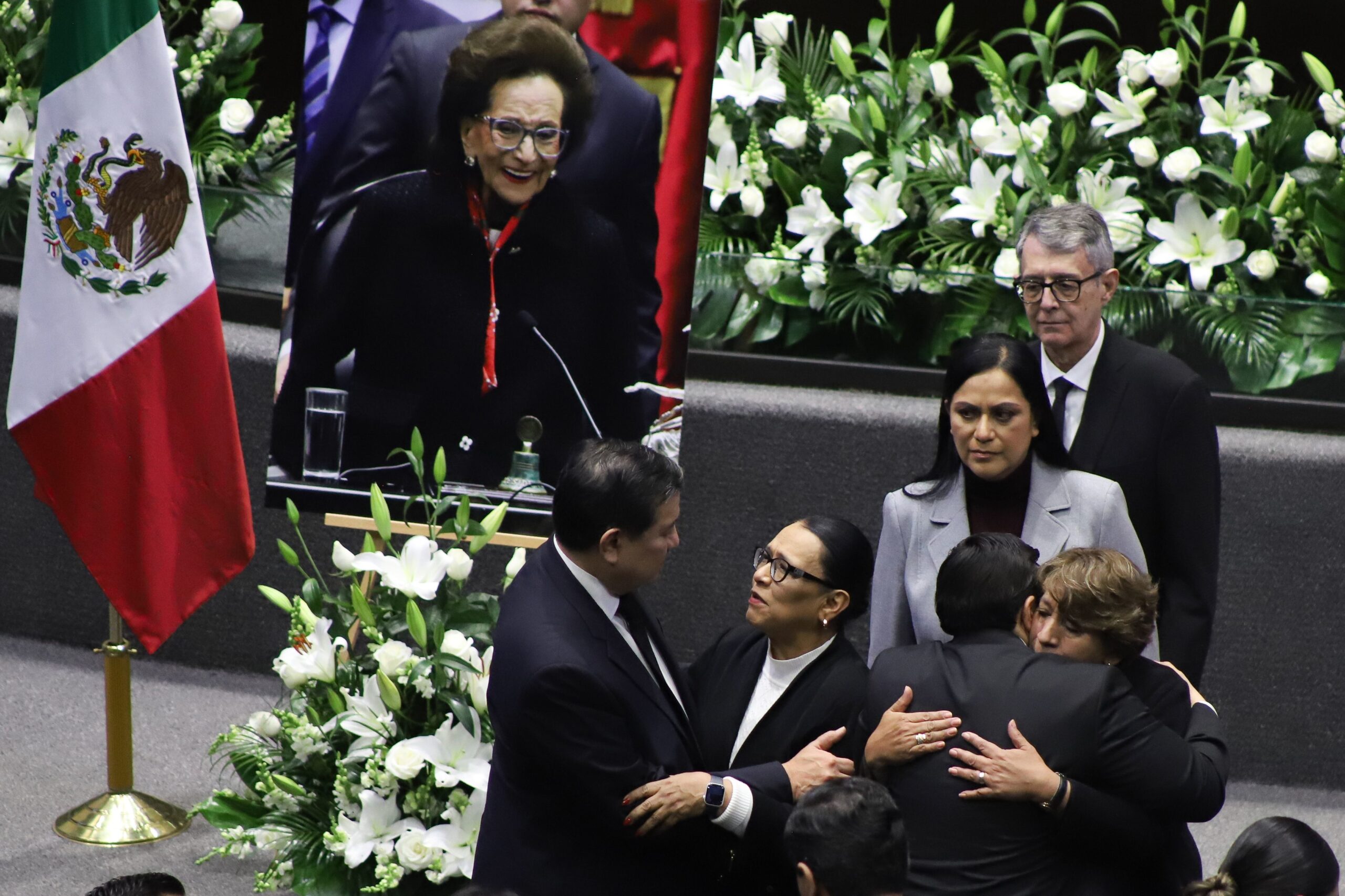 Diputados y senadores rinden homenaje a Ifigenia Martínez en San Lázaro