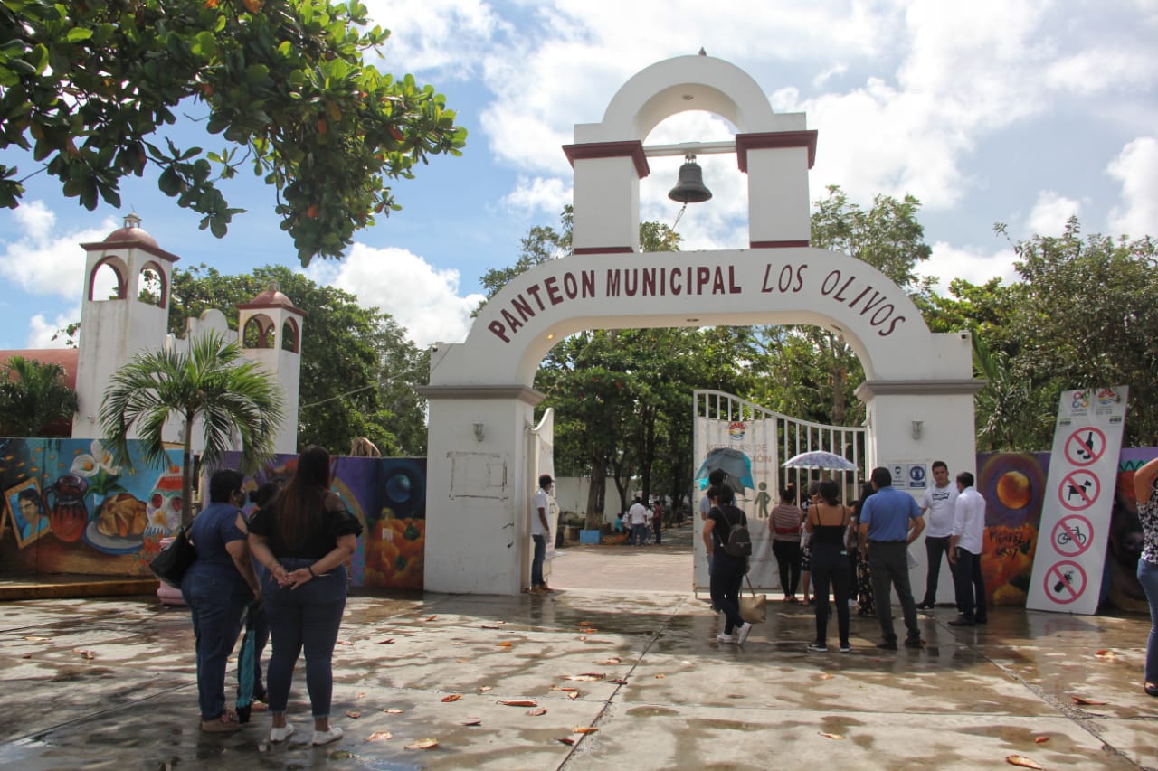 Visitarán cerca de ocho mil personas panteones de Cancún