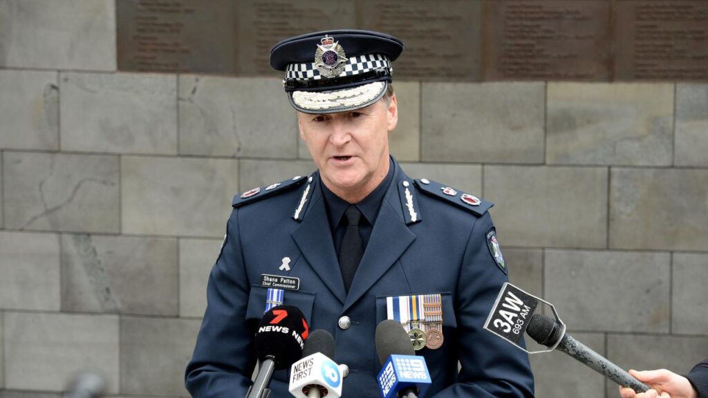 Suspenden a una sargento australiana que hace saludo nazi
