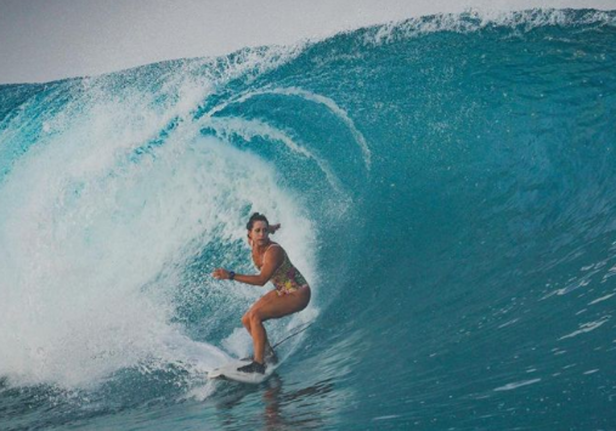 Surfista italiana muere al ser atravesada por pez espada