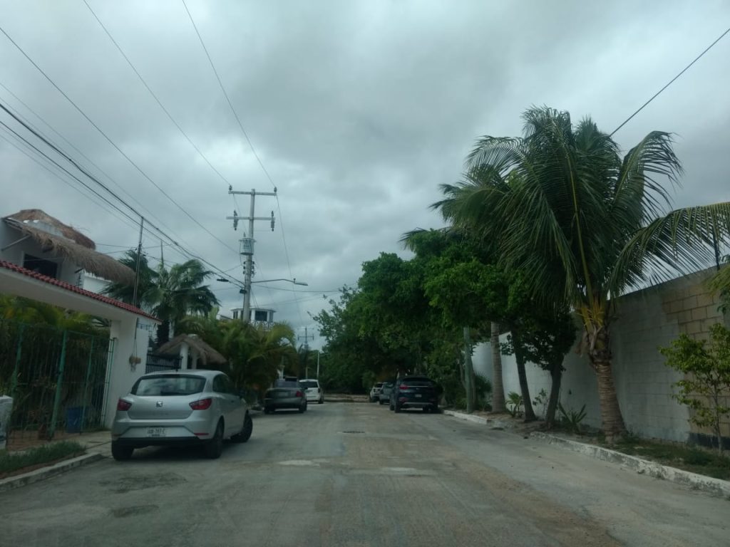 Buscan soluciones para municipalizar condominios de Puerto Juárez, en Cancún