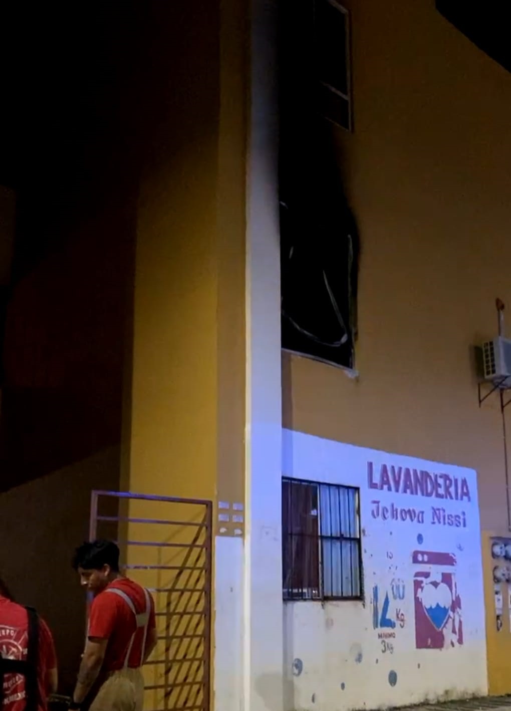 Un incendio consumió casi en su totalidad una vivienda en el Fraccionamiento Cielo Nuevo de la ciudad de Cancún, donde tres perros mueren calcinados.