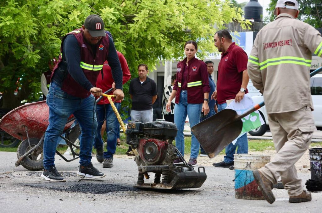 Realizan bacheo en avenidas principales de Cancún