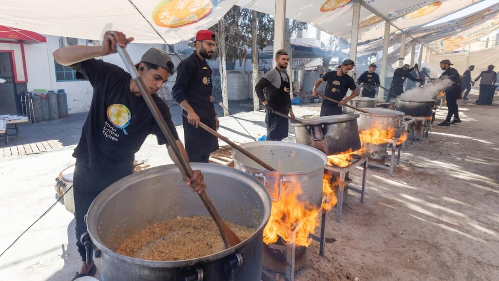 Mueren presuntamente 3 colaboradores de World Central Kitchen en bombardeo israelí