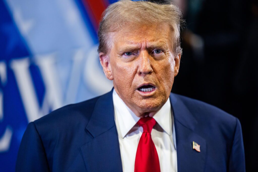Investigarían a Trump por posible amenaza de muerte contra ex congresista