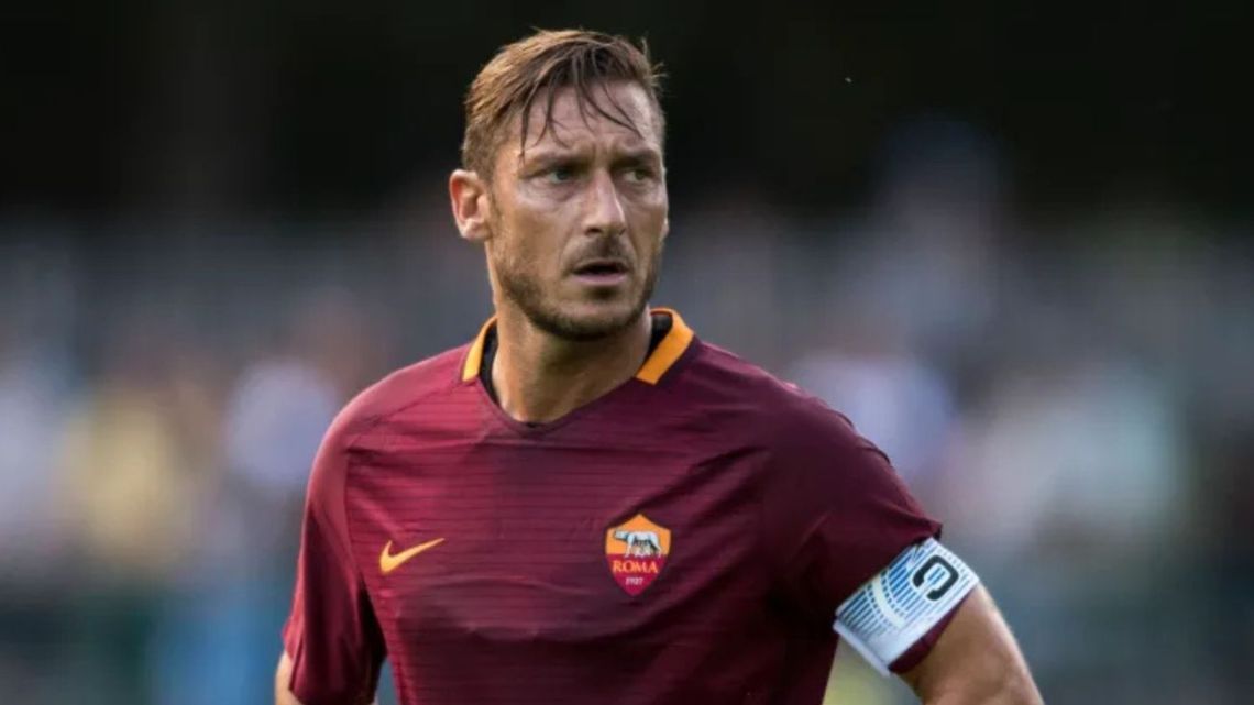 Investigan al ex futbolista italiano, Francesco Totti, por posible fraude fiscal