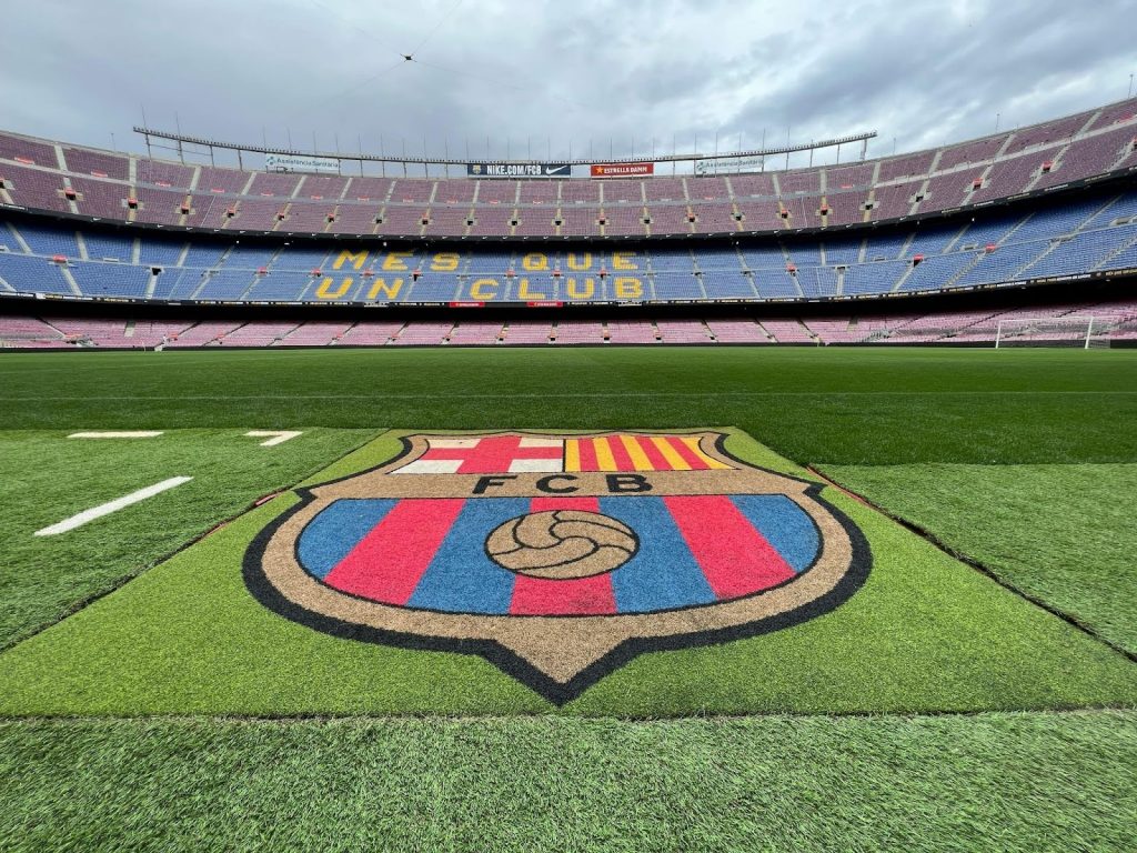 Entrenadores de futbol español piden detener el torneo