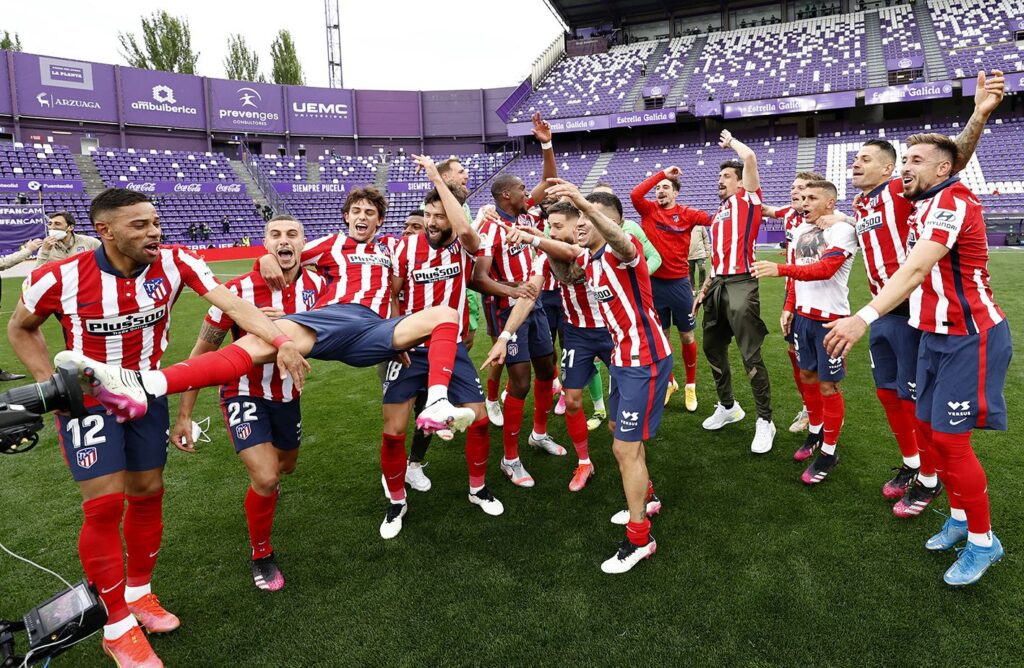 Entrenadores de futbol español piden detener el torneo