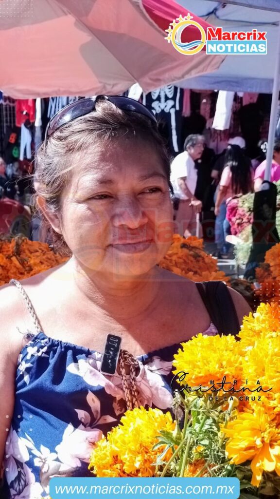 Acuden a mercados de Cancún para compras en su altar de muertos