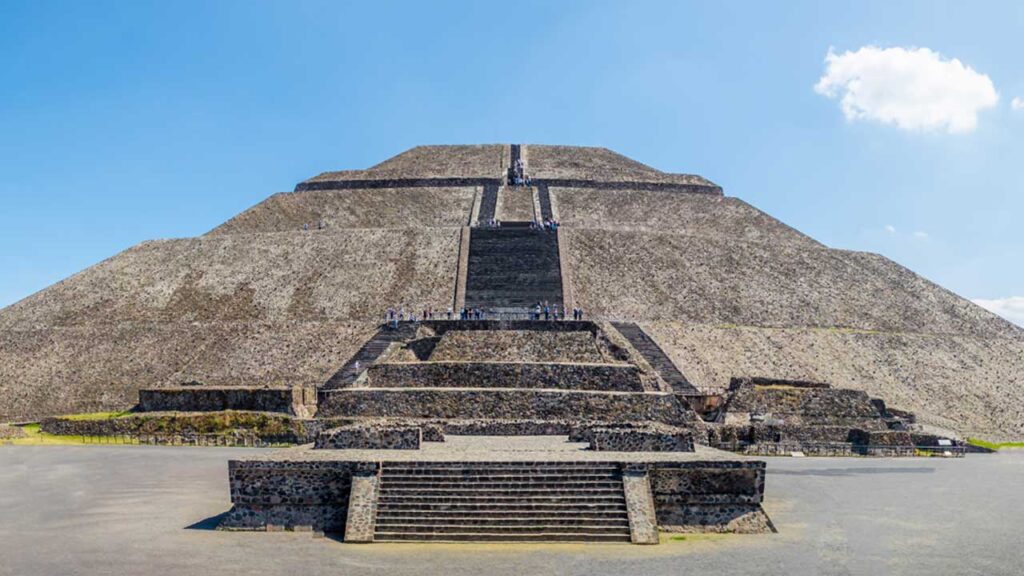 Muere turista cuando visitaba la zona arqueológica de Teotihuacán
