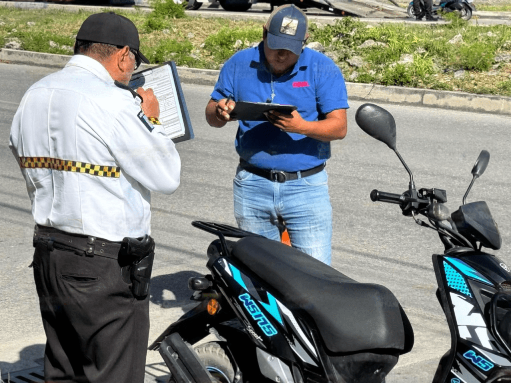 Realizan operativos en Cancún para verificar que motociclistas estén regularizados