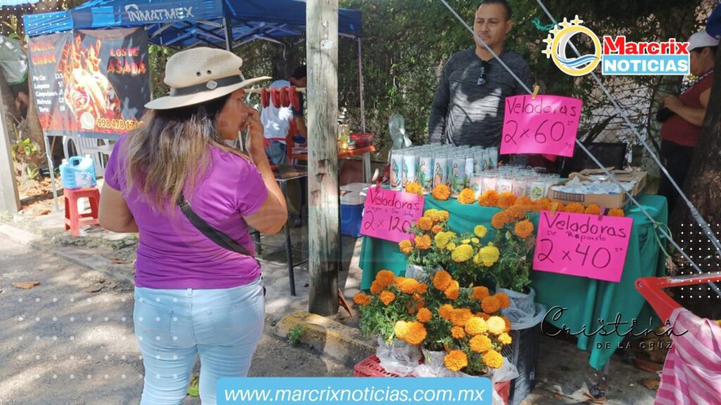 Acuden cancunenses a panteones municipales