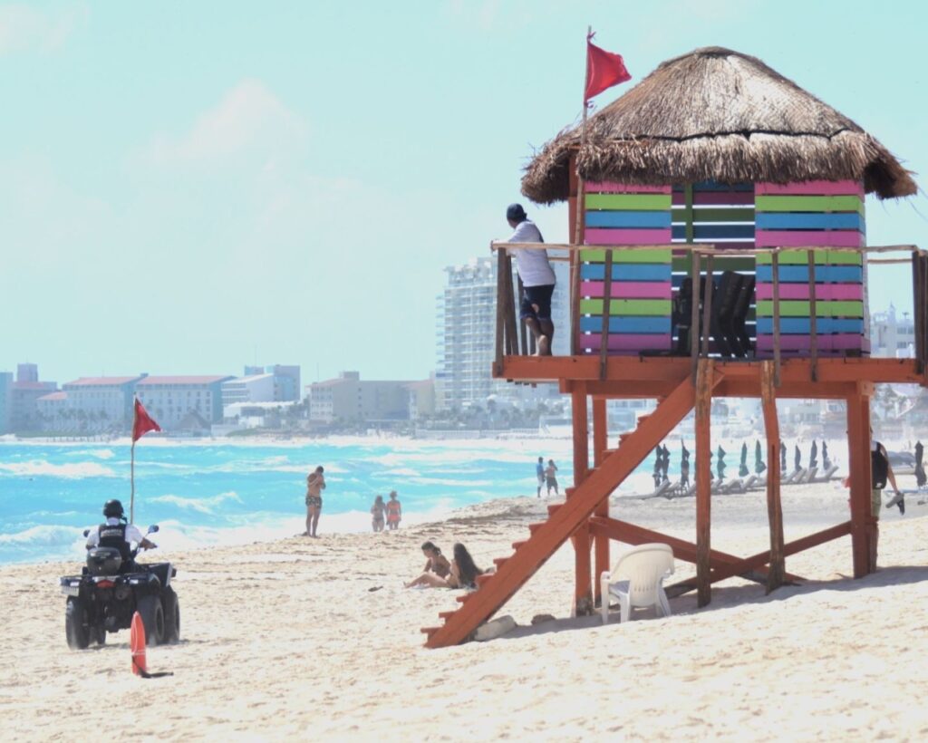 Autoridades invertirán en infraestructura de playas de Cancún para los ciudadanos