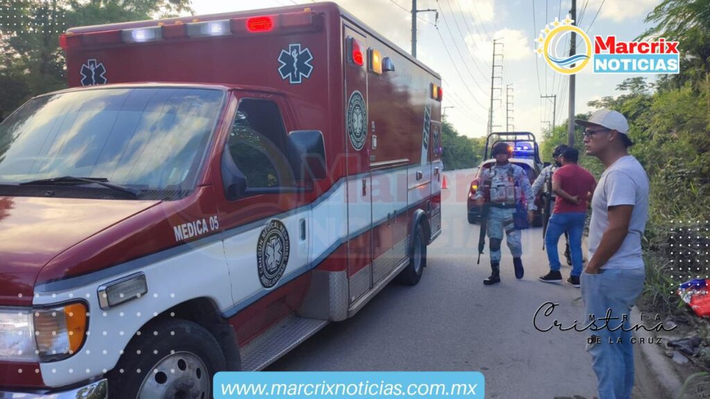 Vuelca vehículo Toyota en Arco Norte, en Cancún