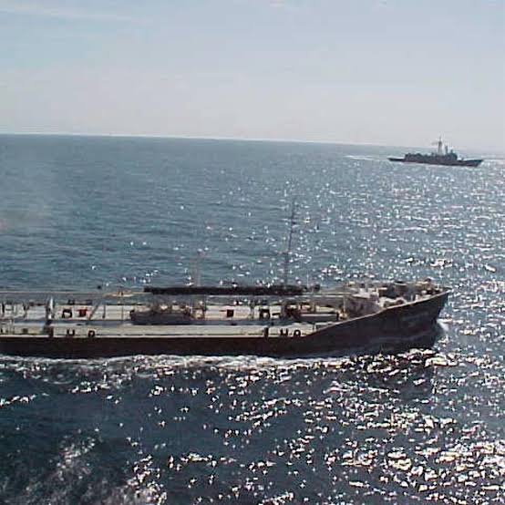 Naufragan dos barcos petroleros rusos