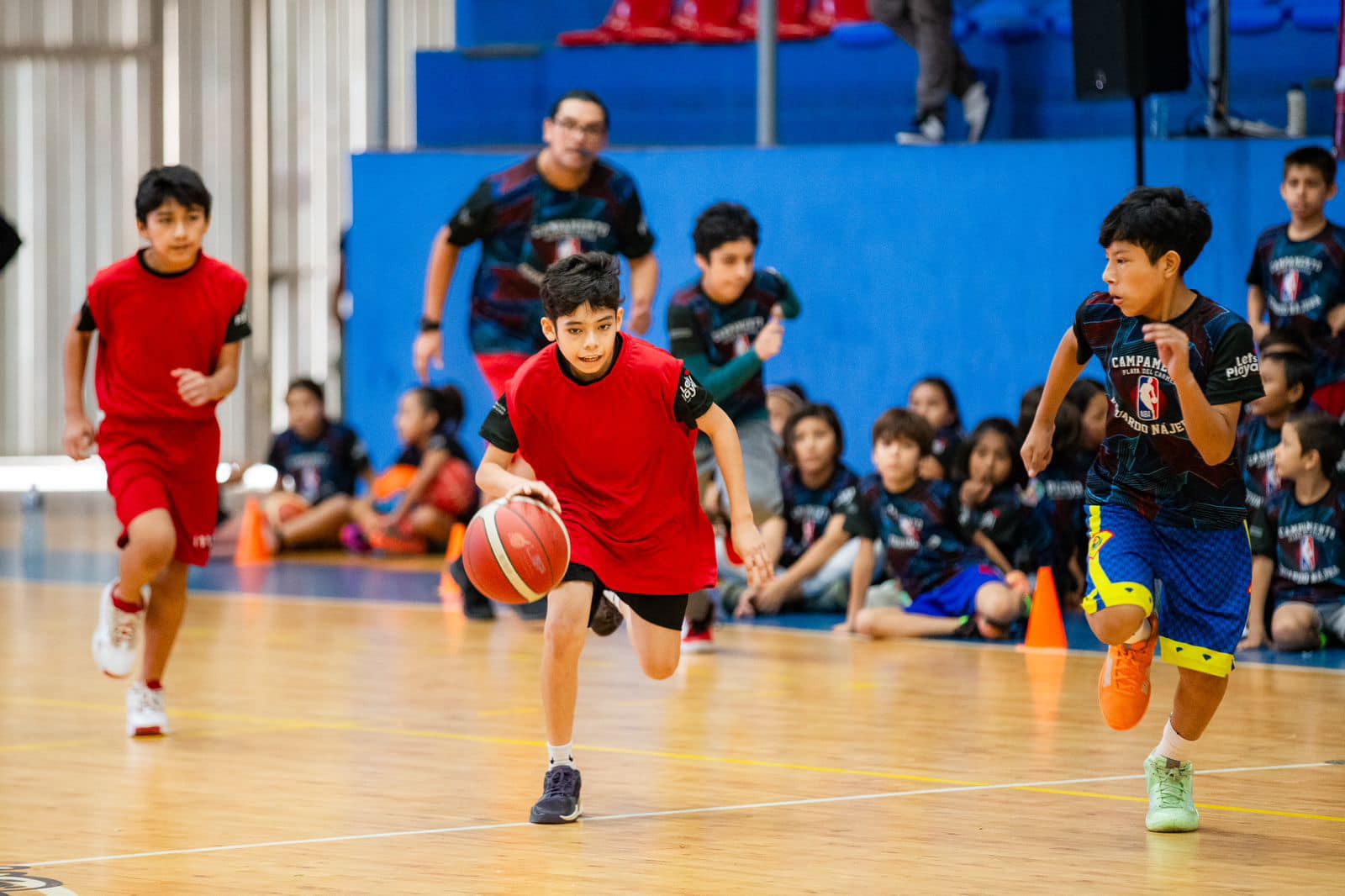 Basquetbolista Eduardo Nájera ofrece el Campamento NBA Playa del Carmen a un centenar de niños y adolescentes