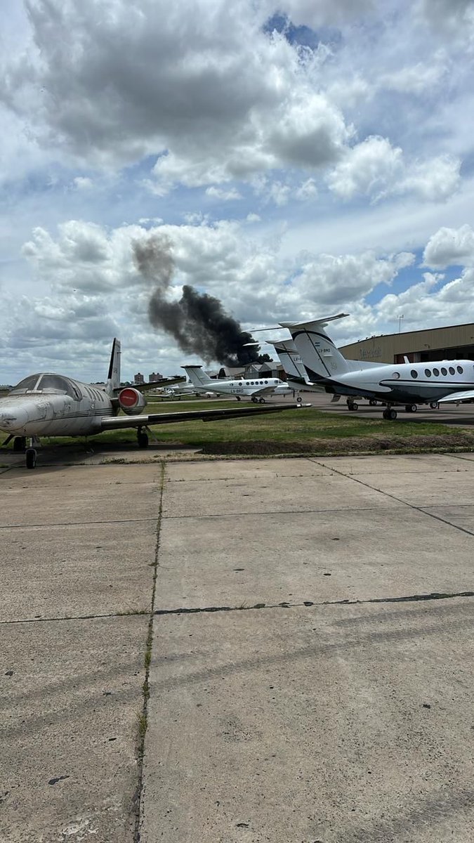 Avionazo en Argentina, deja dos muertos y vivienda incendiada