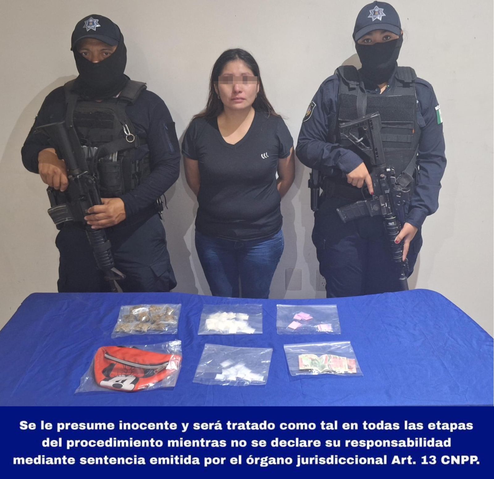 Policías de Tulum detuvieron a una mujer cuando manipulaba dosis de diversas drogas, en las calles del centro de la ciudad.
