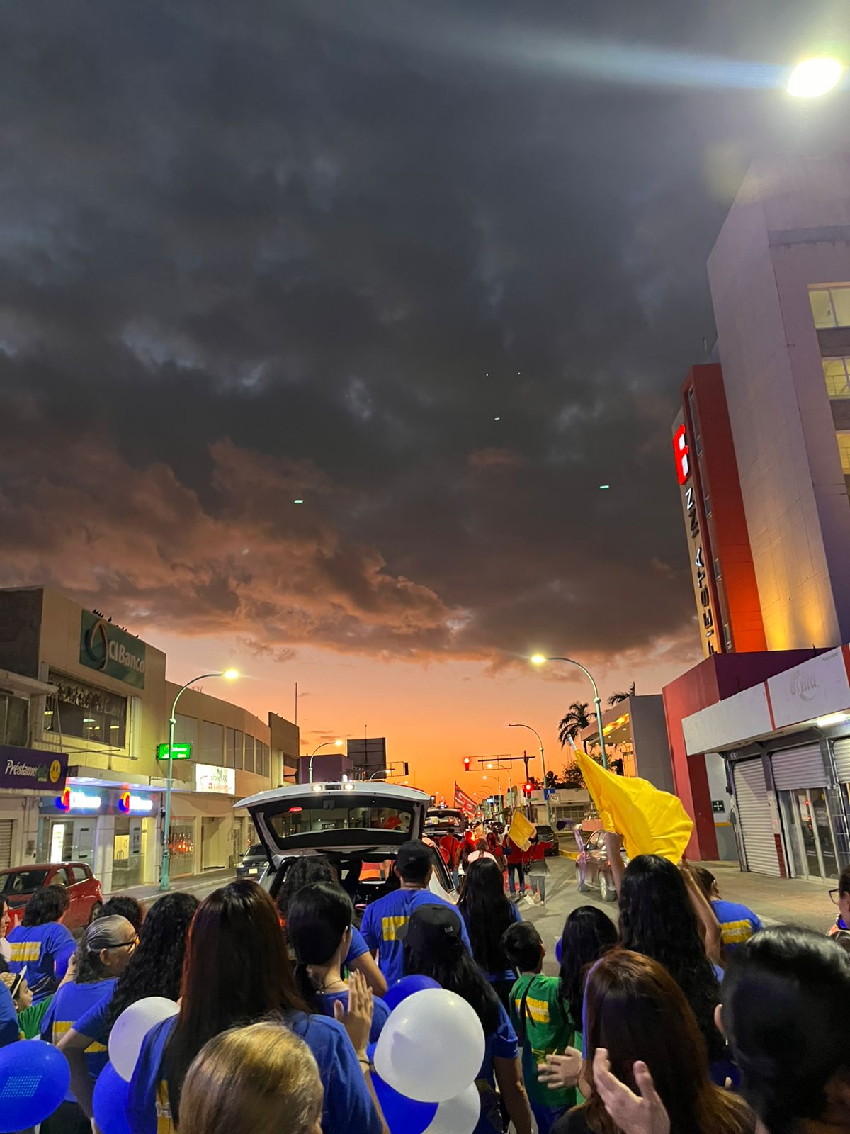 Chetumal (Marcrix Noticias) Con júbilo y alegría cientos de cristianos evangélicos marcharon el lunes 2 de diciembre por la Paz de Chetumal, cantando alabanzas y orando por el alto a la violencia e inseguridad.