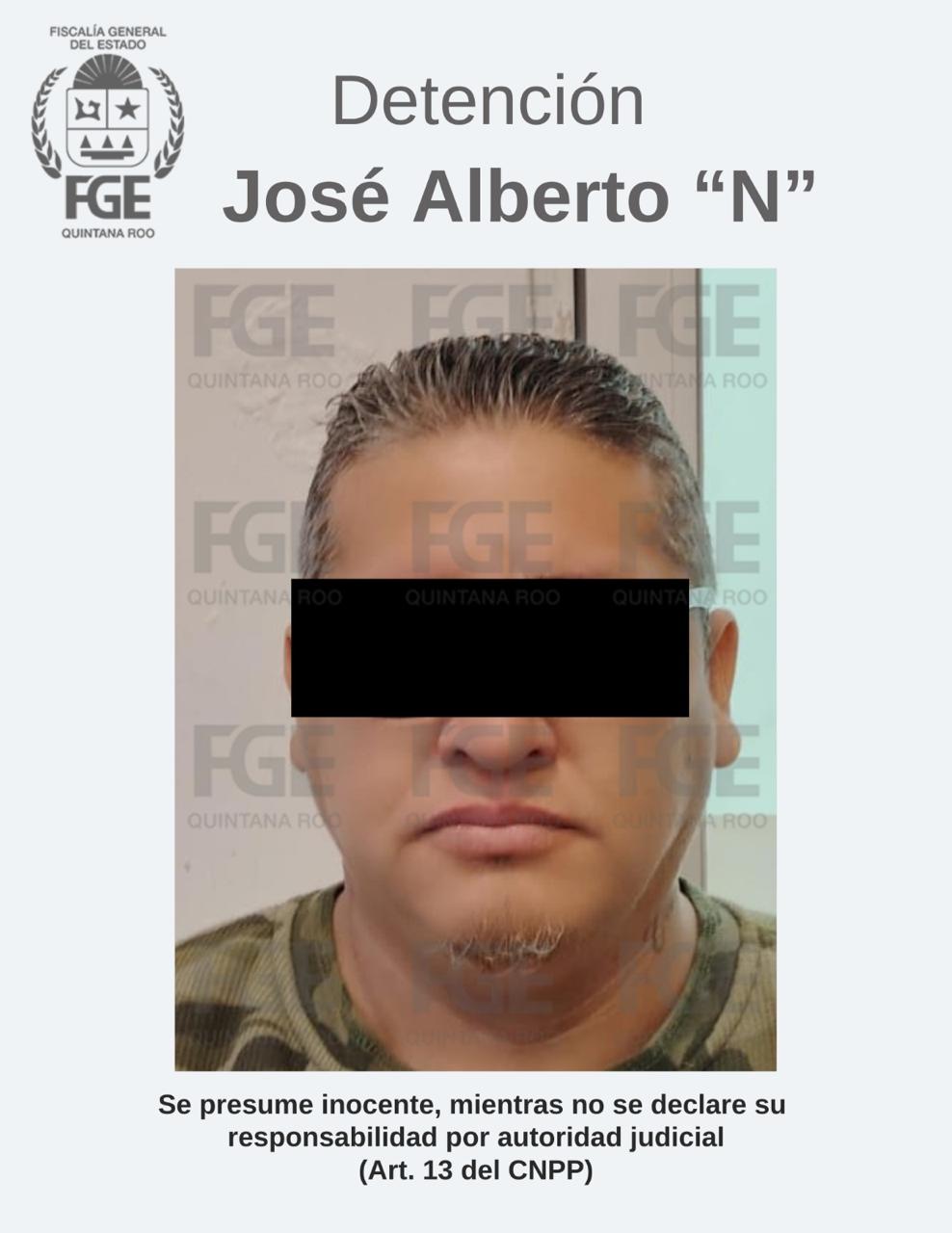 Detenido taxista golpeador de chofer de Uber de Cancún El taxista es investigado por golpear a un chofer de Uber en la zona hotelera de Cancún.