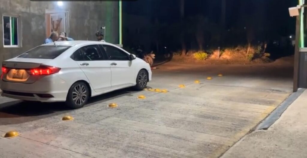 Un ejecutado esta madrugada en zona residencial Dreams Lagoon de Cancún Al bajar de su camioneta en la privada Dreams Lagoon fueron baleados. Hay otro herido. 