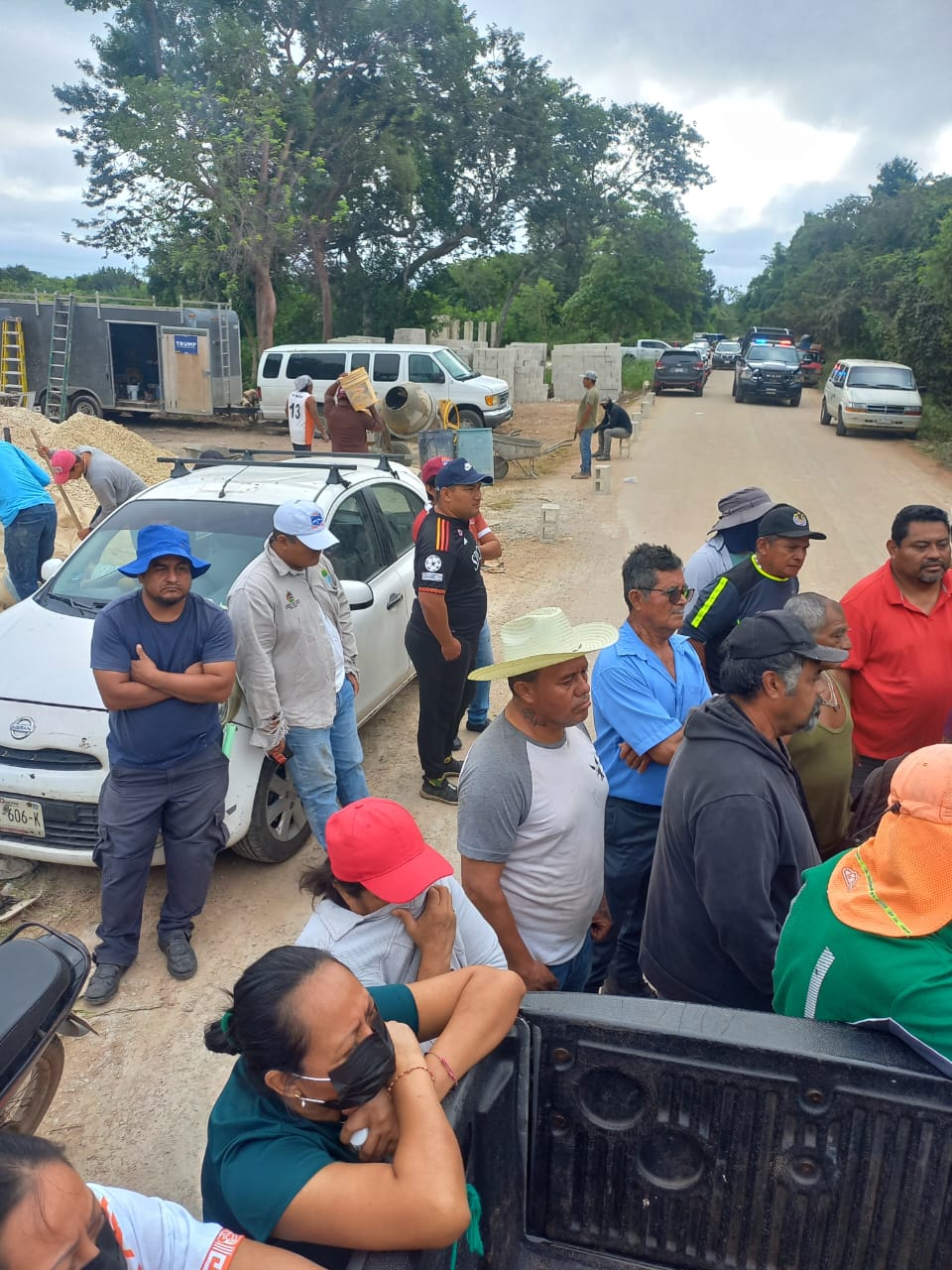 Campesinos bloquean basurero de Chetumal y provocan la suspensión de recolección de basura