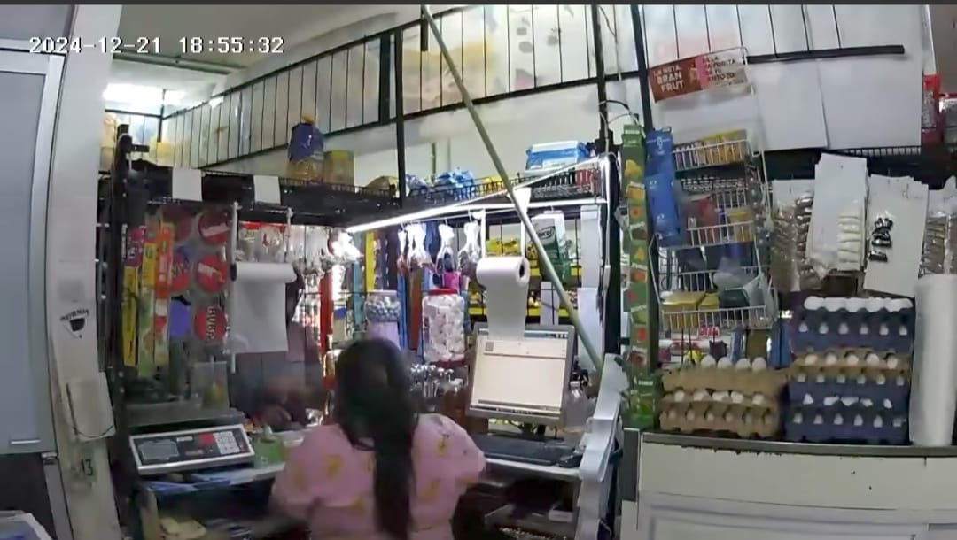 Valiente mujer se enfrenta a ladrón en Cancún pese a ser encañonada