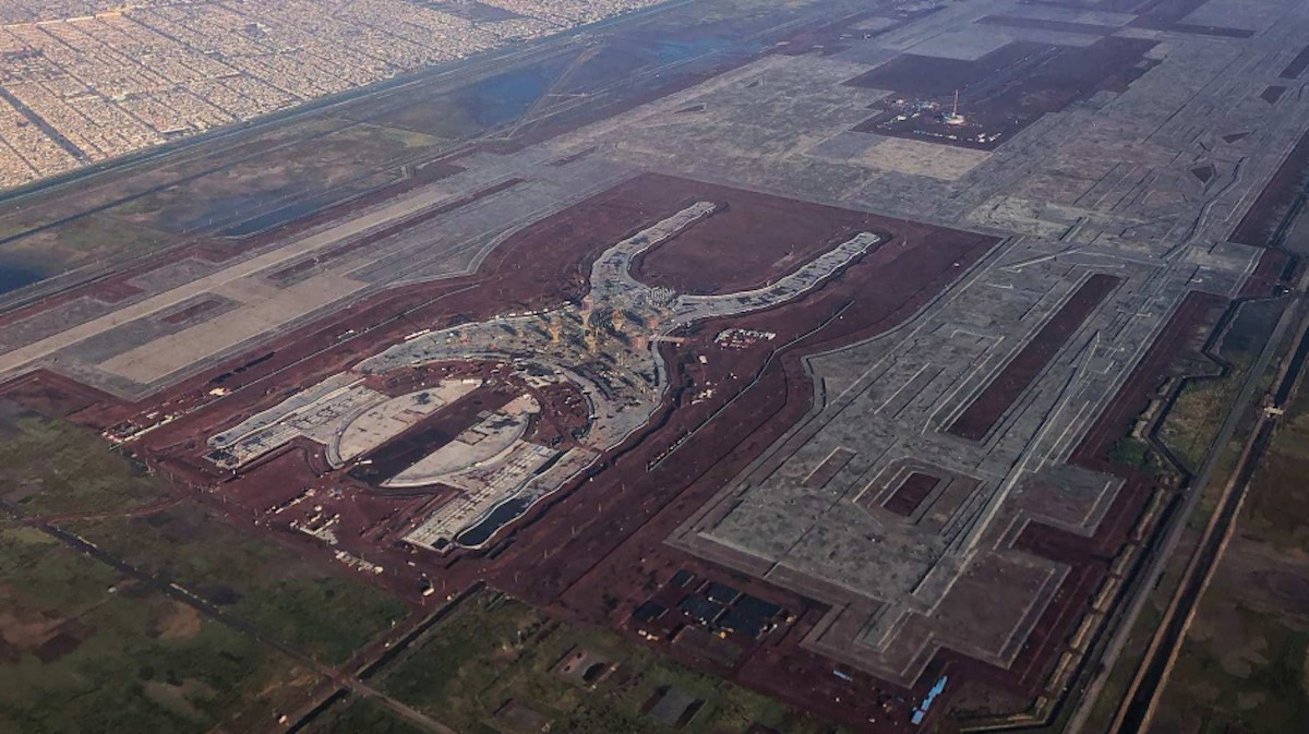 Sheinbaum pagará 19 mil 630 millones de pesos adicionales en dos bonos por cancelación de aeropuerto de Texcoco.
