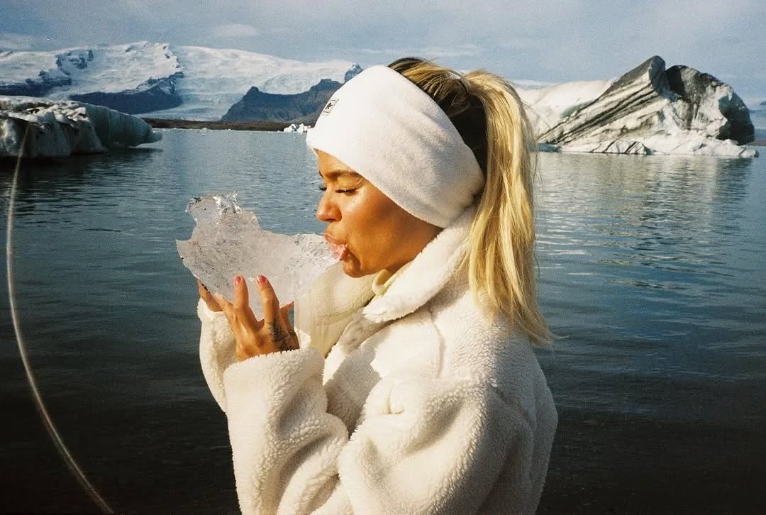 Vacaciona Carol G en Islandia