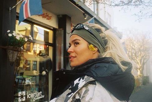 Vacaciona Carol G en Islandia