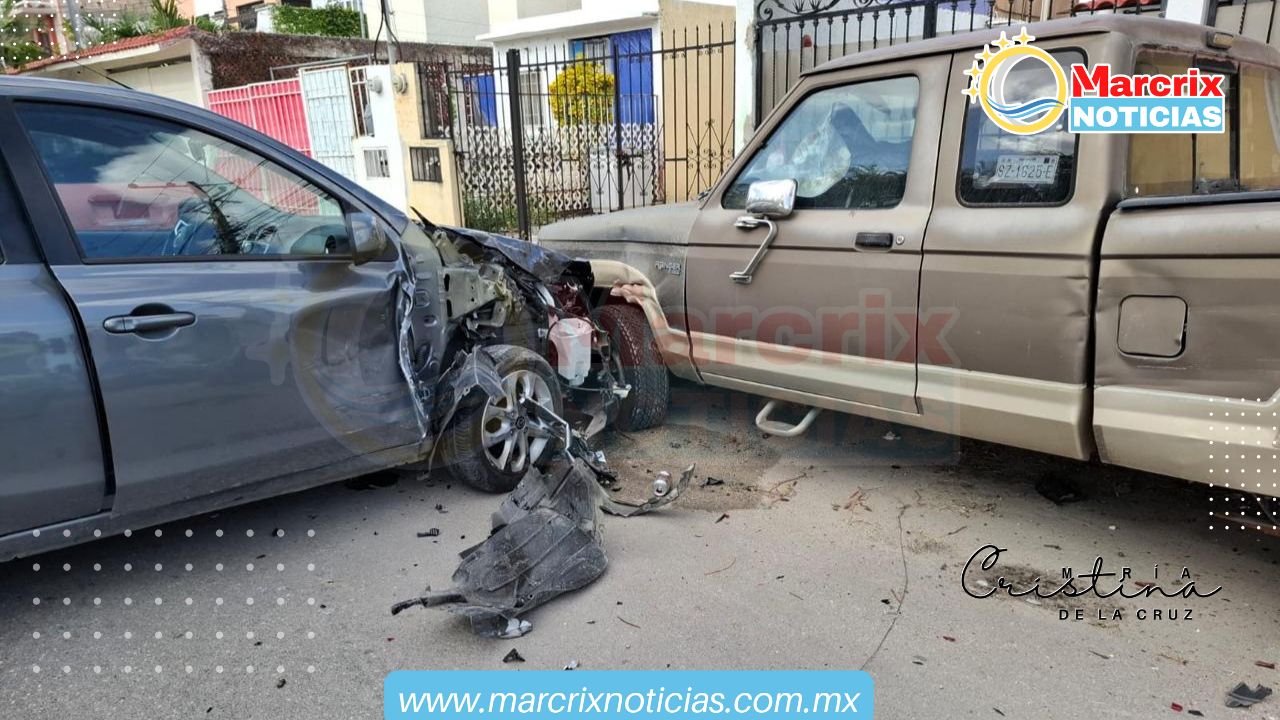 Conductor se desmaya mientras maneja y provoca un choque múltiple en Cancún