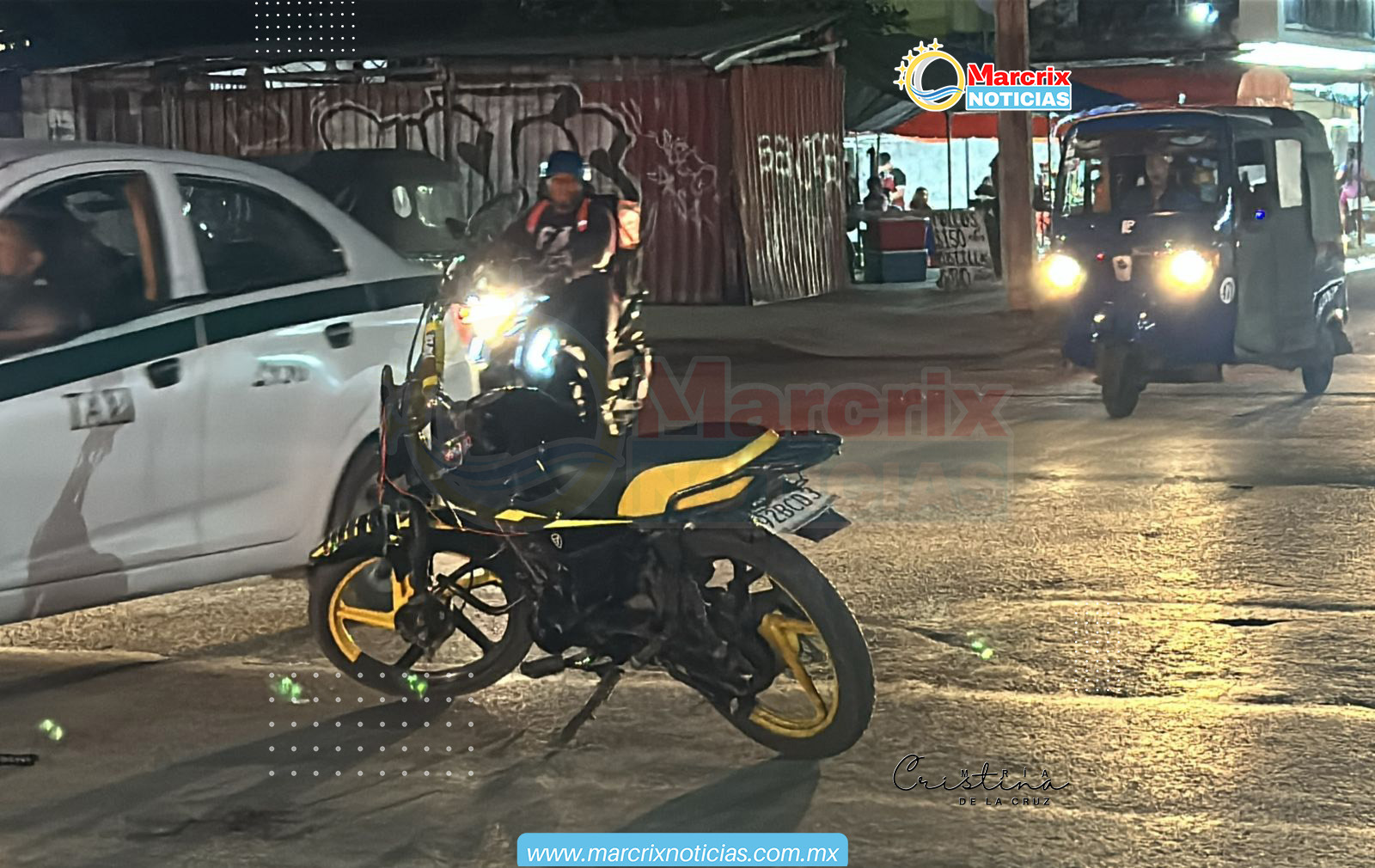 Chocan dos motocicletas en Cancún y deja a cinco personas lesionadas